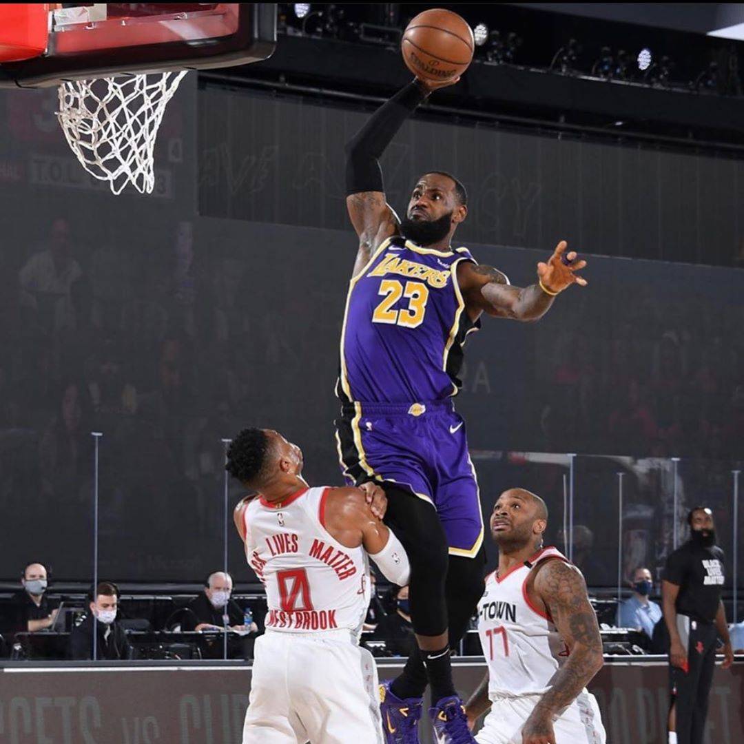 用左脚顺势 用左脚顺势